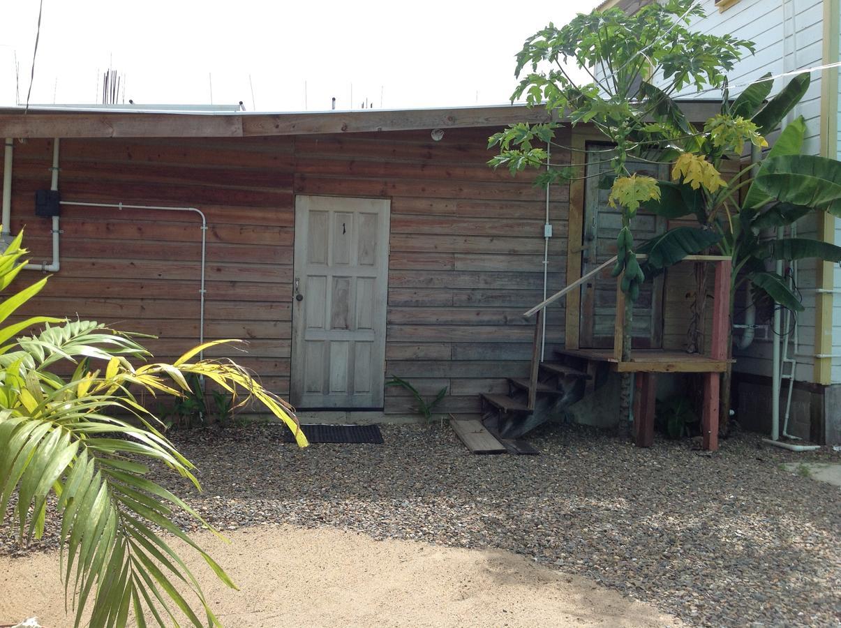 Placencia Hostel Buitenkant foto