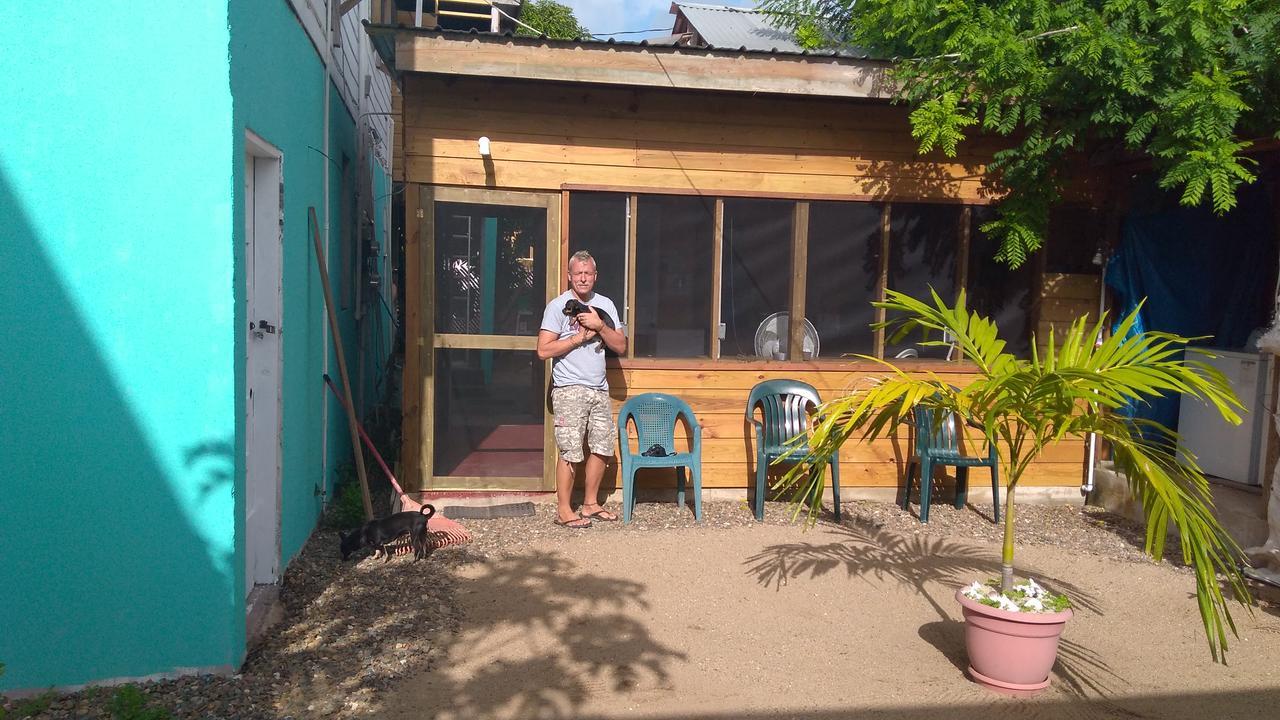 Placencia Hostel Buitenkant foto