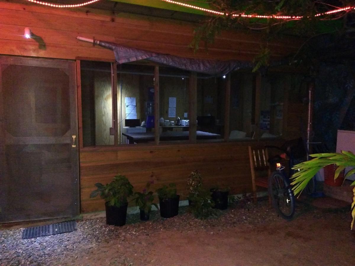 Placencia Hostel Buitenkant foto